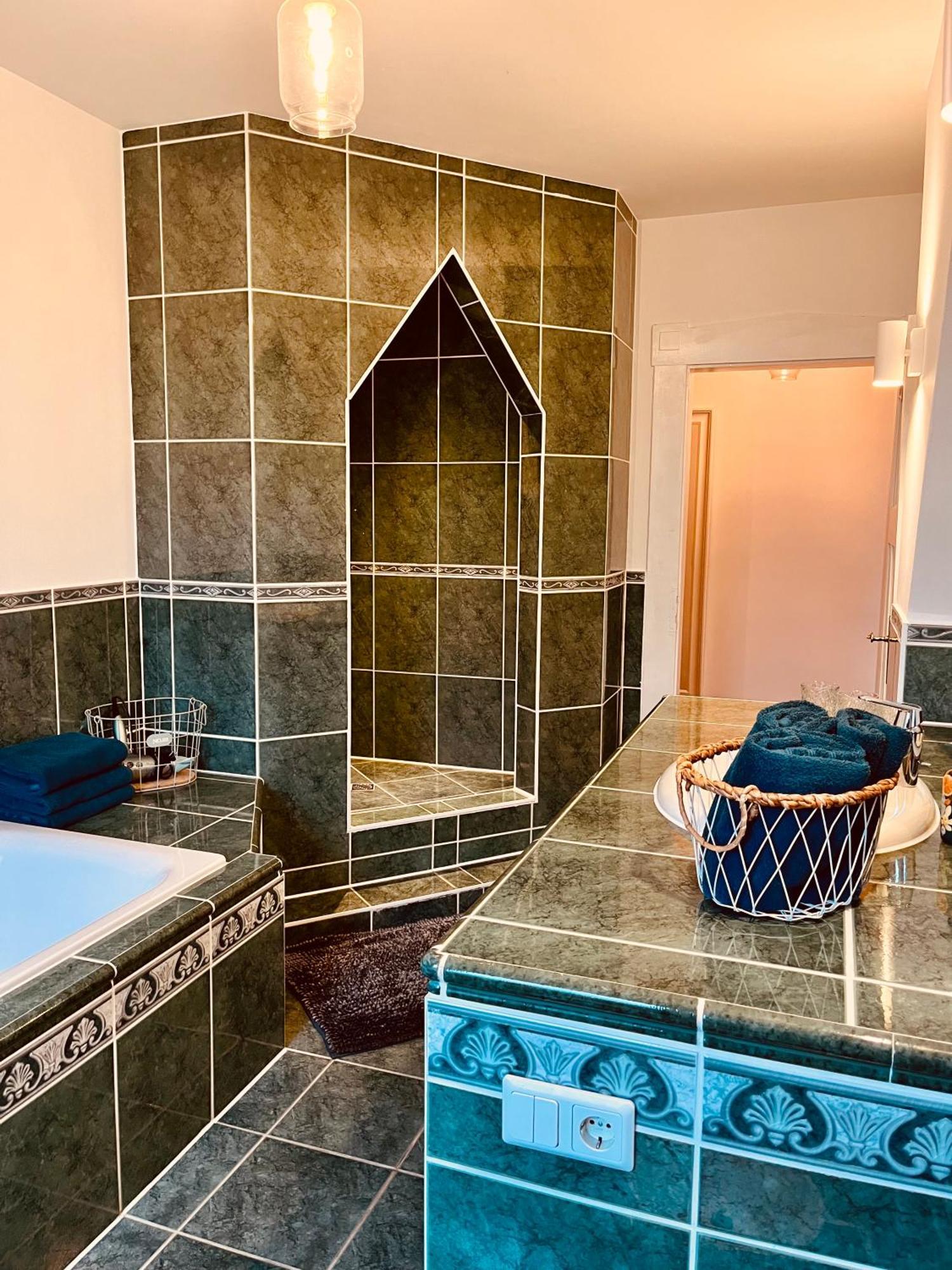 B E D & A G E D E S I G N -Extra Large- Wunderschoene Komplette Wohnung Mit Viel Platz & 4 Schlafzimmer B E D & A G E D E S I G N -Small- Wunderschoenes Zimmer Mit Bad Rechnungserstellung Fuer Geschaeftsreisende & Firmen Hünxe Exterior foto