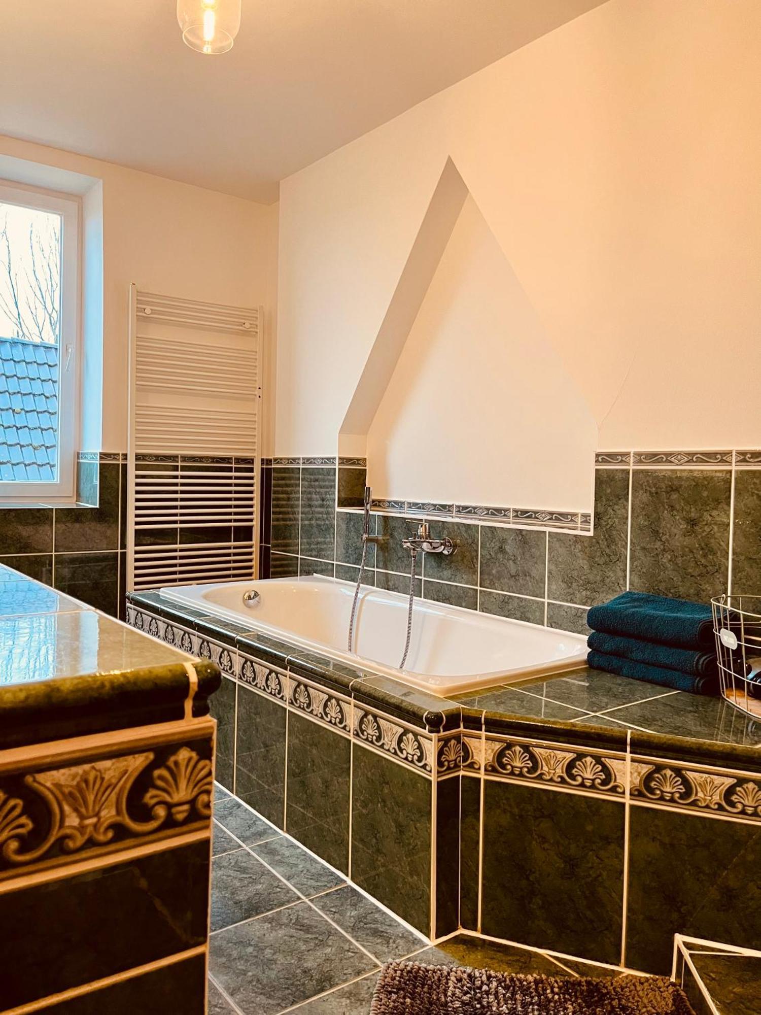 B E D & A G E D E S I G N -Extra Large- Wunderschoene Komplette Wohnung Mit Viel Platz & 4 Schlafzimmer B E D & A G E D E S I G N -Small- Wunderschoenes Zimmer Mit Bad Rechnungserstellung Fuer Geschaeftsreisende & Firmen Hünxe Exterior foto
