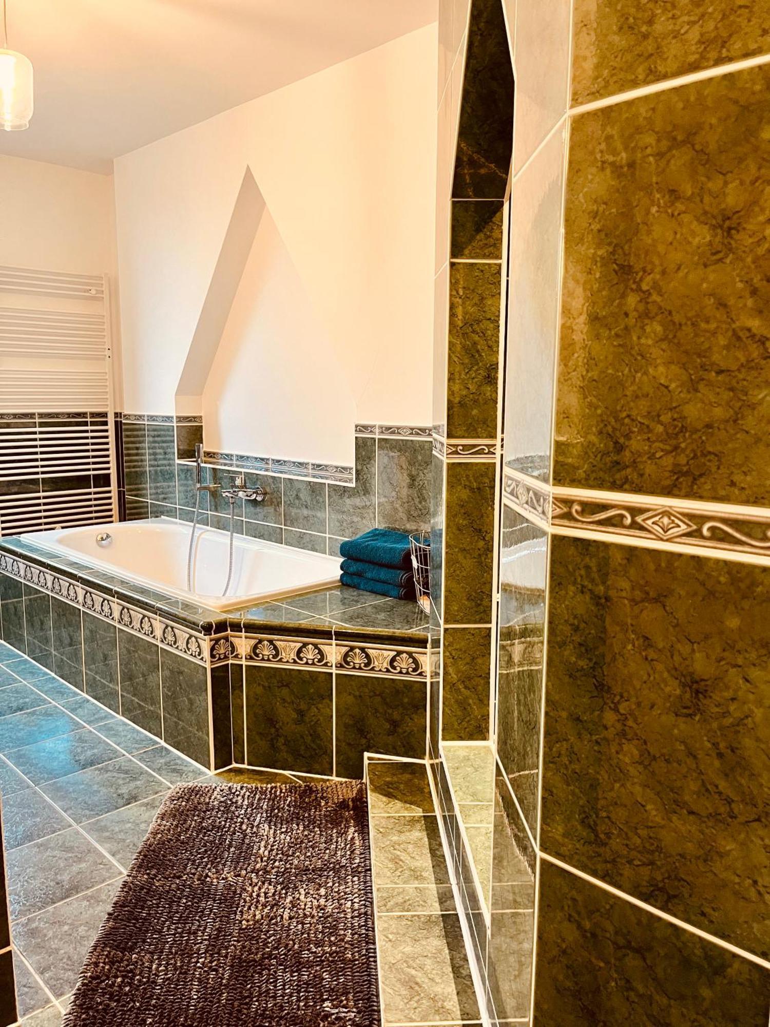 B E D & A G E D E S I G N -Extra Large- Wunderschoene Komplette Wohnung Mit Viel Platz & 4 Schlafzimmer B E D & A G E D E S I G N -Small- Wunderschoenes Zimmer Mit Bad Rechnungserstellung Fuer Geschaeftsreisende & Firmen Hünxe Exterior foto