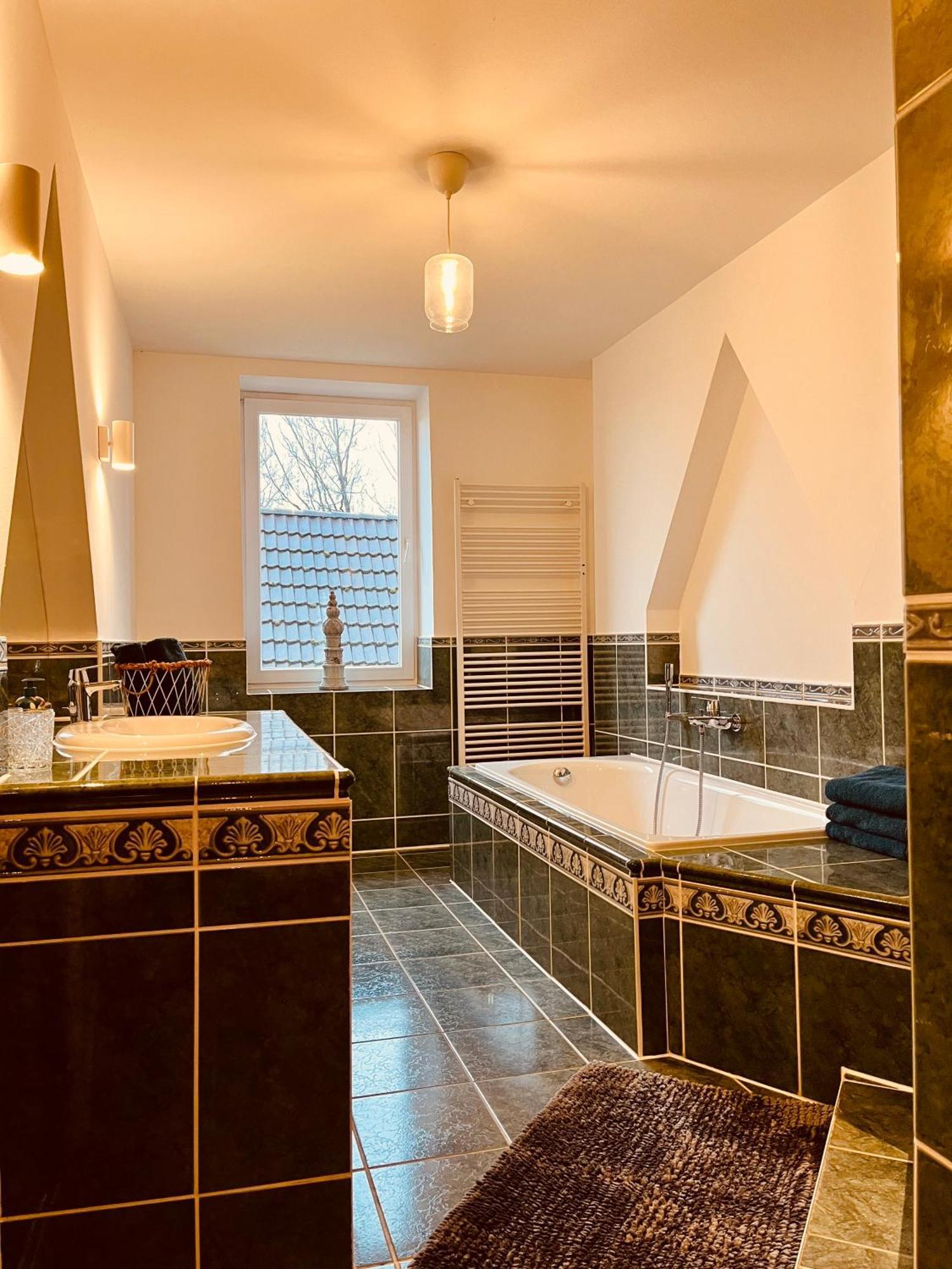 B E D & A G E D E S I G N -Extra Large- Wunderschoene Komplette Wohnung Mit Viel Platz & 4 Schlafzimmer B E D & A G E D E S I G N -Small- Wunderschoenes Zimmer Mit Bad Rechnungserstellung Fuer Geschaeftsreisende & Firmen Hünxe Exterior foto